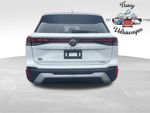 New 2025 Volkswagen Tiguan SE image 6