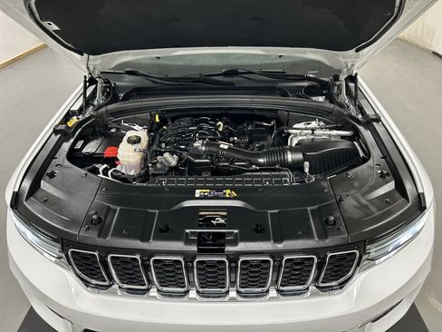 Used 2023 Jeep Grand Cherokee Limited AWD/4WD image 25