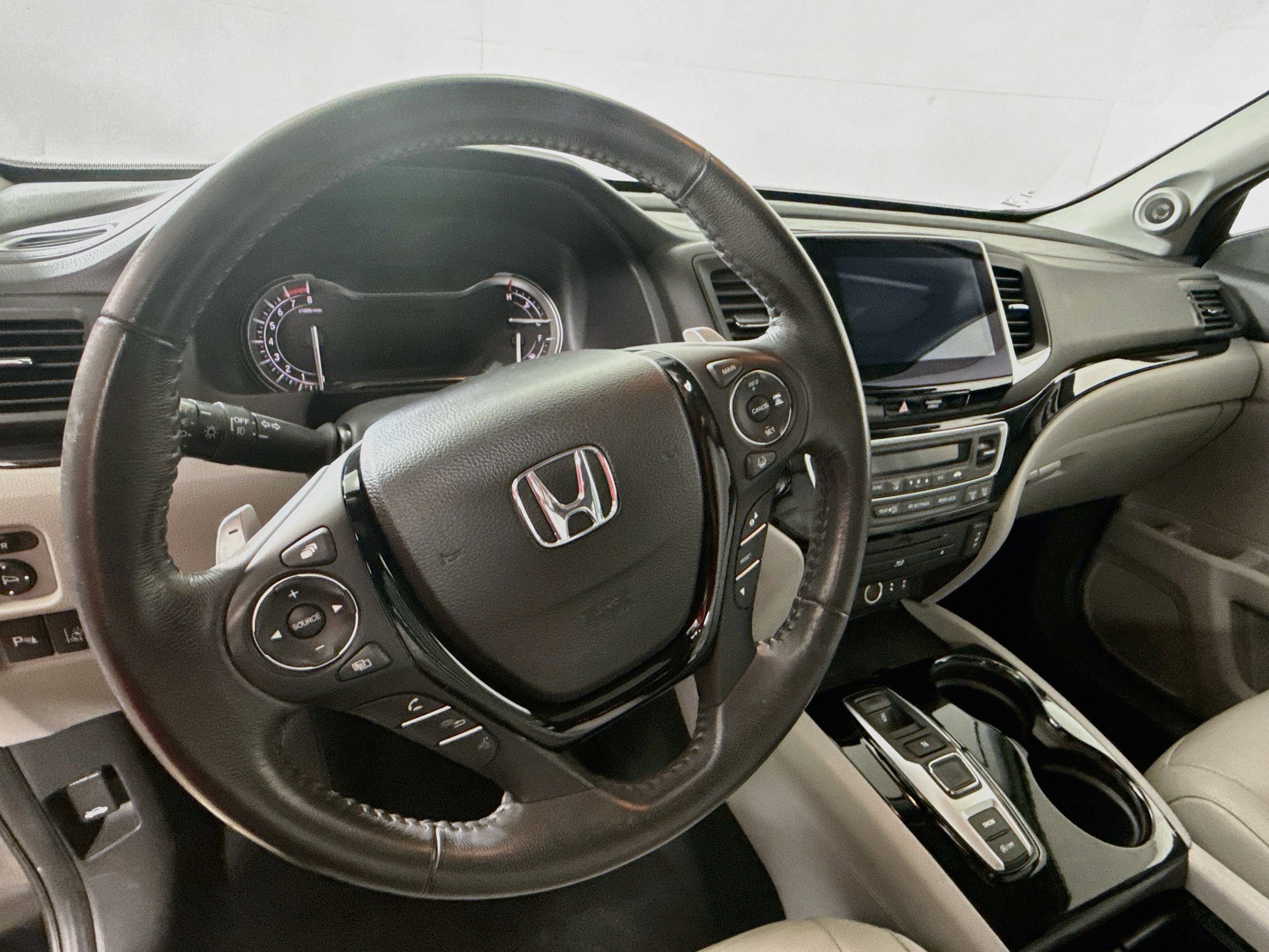 Used 2016 Honda Pilot Touring image 11