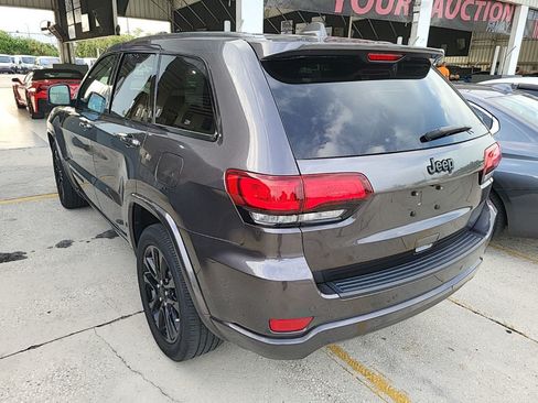Used 2020 Jeep Grand Cherokee Altitude RWD image 3