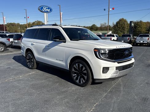 New 2025 Ford Expedition Platinum w/ Driver's Package image 4
