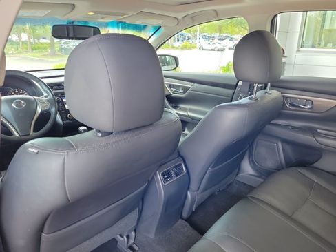 Used 2015 Nissan Altima 2.5 SL w/ Technology Package FWD image 11