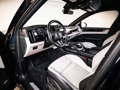 Certified 2024 Porsche Cayenne Coupe AWD/4WD image 4