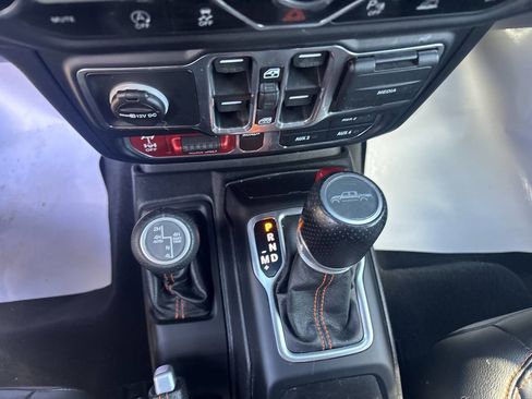 Used 2021 Jeep Gladiator Mojave AWD/4WD image 32