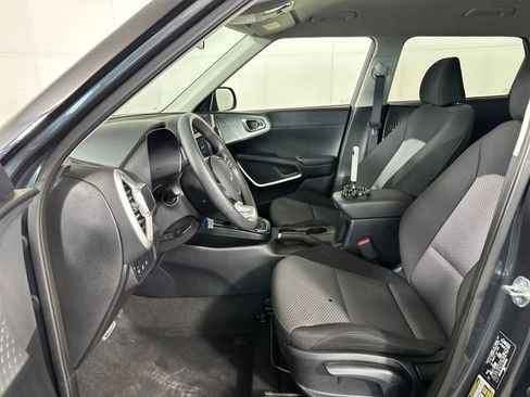 Used 2023 Kia Soul LX w/ LX Technology Package image 11