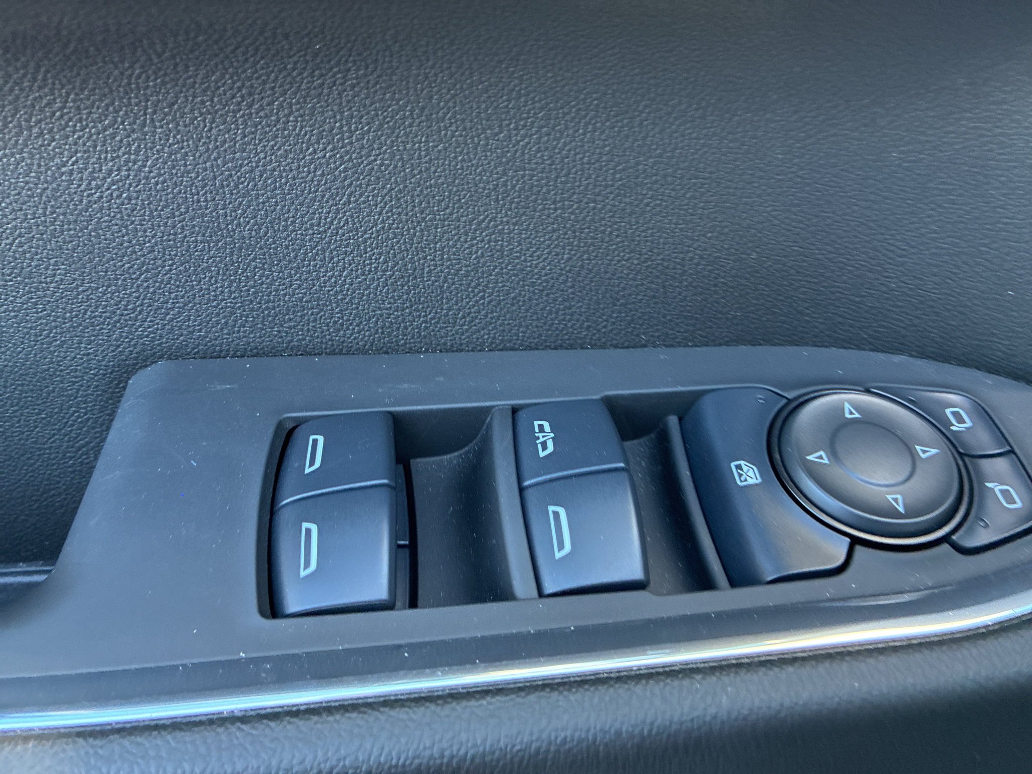 Used 2025 Chevrolet Silverado 1500 LT Trail Boss w/ Convenience Package II AWD/4WD image 21