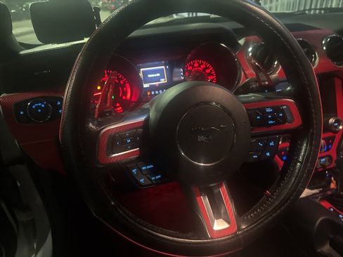 Used 2017 Ford Mustang Premium image 21