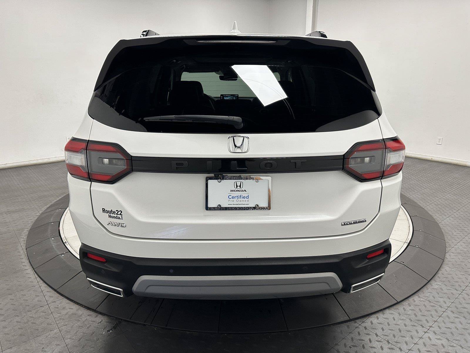 Used 2025 Honda Pilot Touring image 11