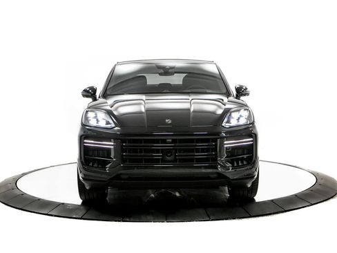 Used 2025 Porsche Cayenne Turbo AWD/4WD image 10