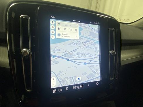 Used 2025 Volvo XC40 B5 Core image 19