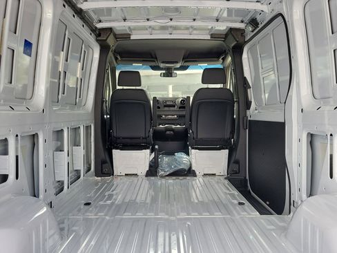 New 2025 Mercedes-Benz Sprinter 2500 image 9