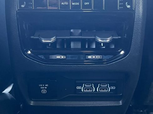 Used 2024 Jeep Grand Cherokee L Limited w/ Luxury Tech Group II AWD/4WD image 22