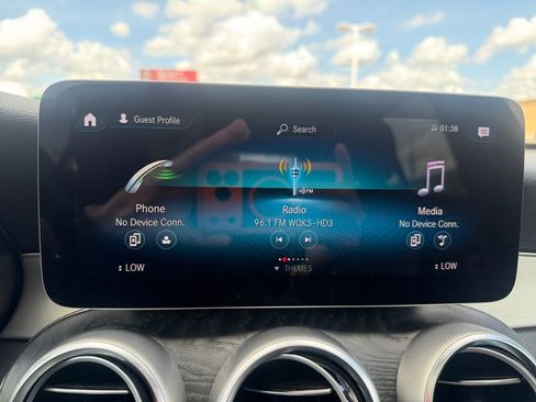 Used 2020 Mercedes-Benz GLC 300 4MATIC image 19