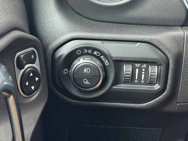Used 2020 Jeep Gladiator Overland AWD/4WD image 33