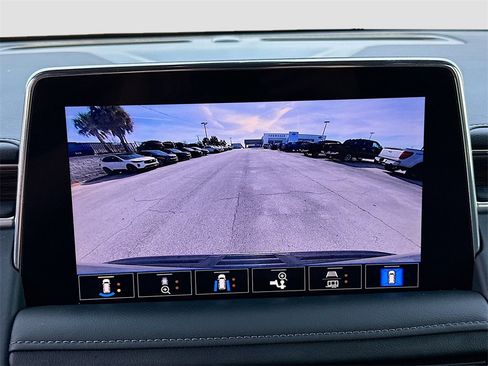 Used 2021 Chevrolet Tahoe Z71 w/ Z71 Signature Package image 13