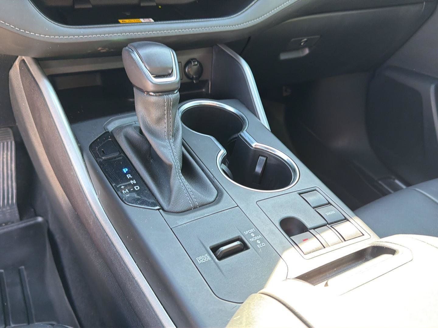 Used 2024 Toyota Highlander XSE FWD image 17