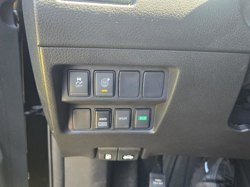 Used 2017 Nissan Rogue SV AWD/4WD image 13