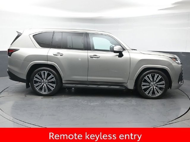 Used 2023 Lexus LX 600 4WD w/ Luxury Package image 8