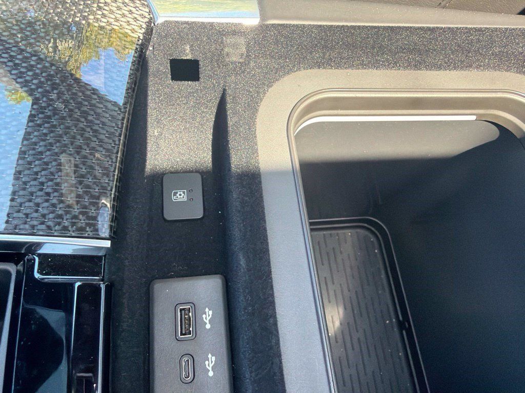 Certified 2025 Cadillac Escalade V AWD/4WD image 13