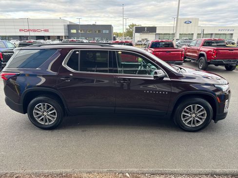 Used 2023 Chevrolet Traverse LT w/ Rear Camera Mirror Package image 5