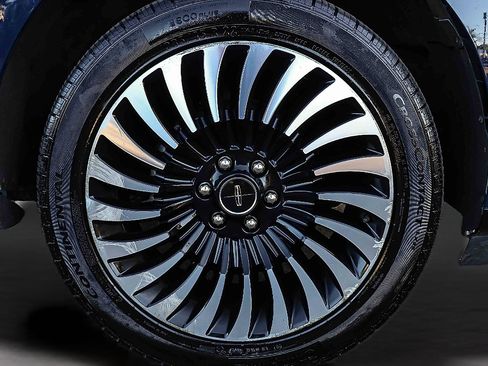 Used 2020 Lincoln Navigator L Black Label w/ Cargo Convenience Package AWD/4WD image 31