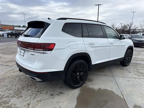 Certified 2025 Volkswagen Atlas SE image 2
