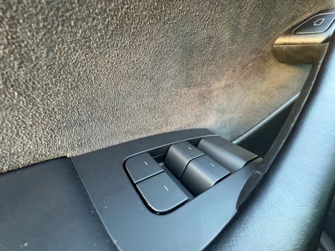 Used 2024 Tesla Model Y Long Range AWD/4WD image 31
