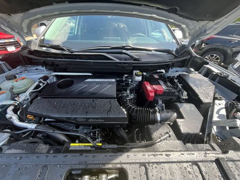 Used 2025 Nissan Rogue SV FWD image 29