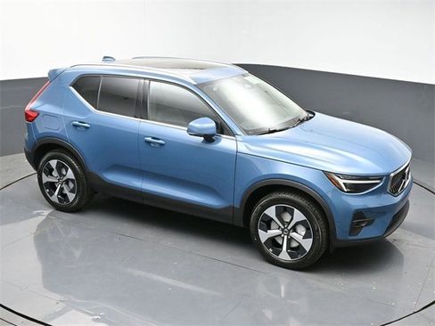 New 2024 Volvo XC40 B5 Plus w/ Protection Package Premier image 32