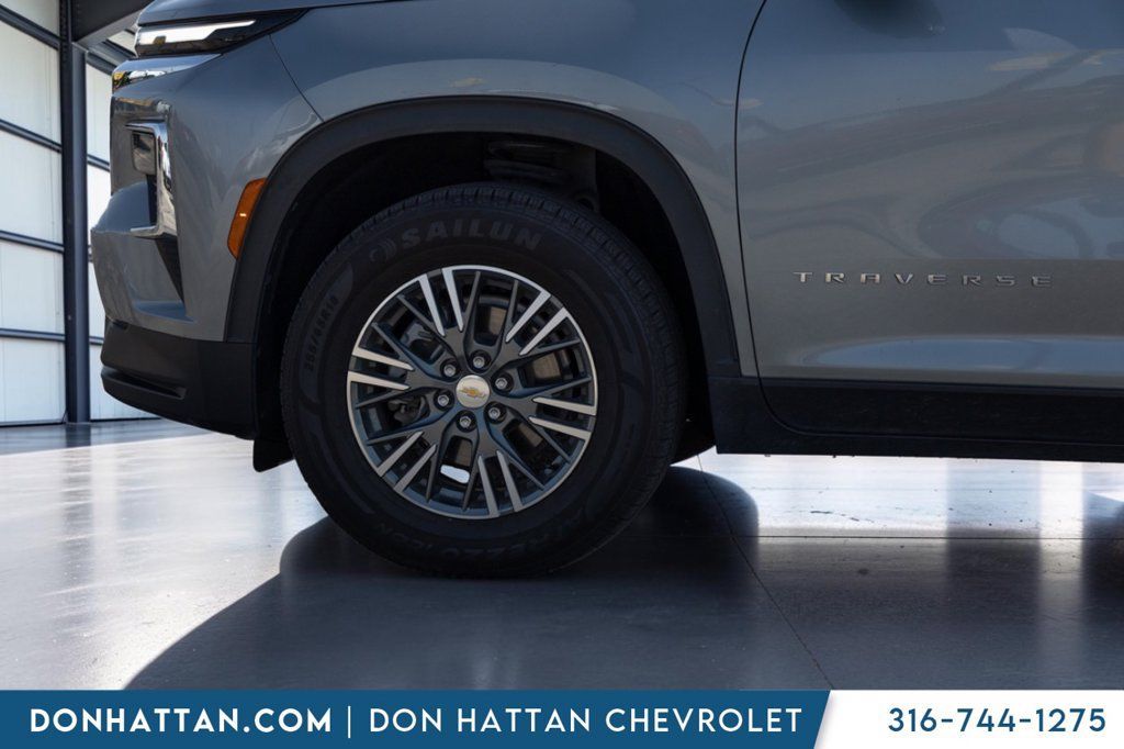 Used 2024 Chevrolet Traverse LT FWD image 30