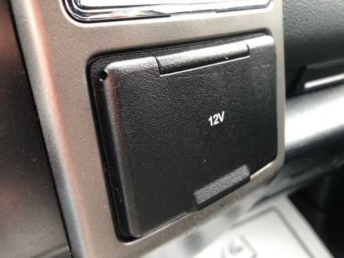 Used 2019 Ford Expedition XLT image 29