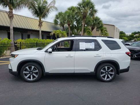 Used 2025 Honda Pilot Touring image 10