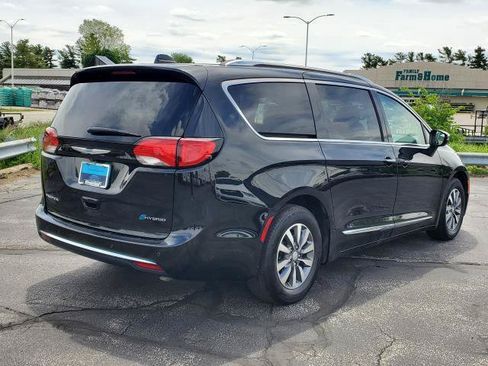 Used 2020 Chrysler Pacifica Limited FWD image 4