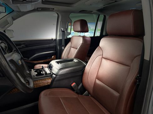 Used 2020 Chevrolet Suburban Premier w/ Premier Plus Edition AWD/4WD image 14