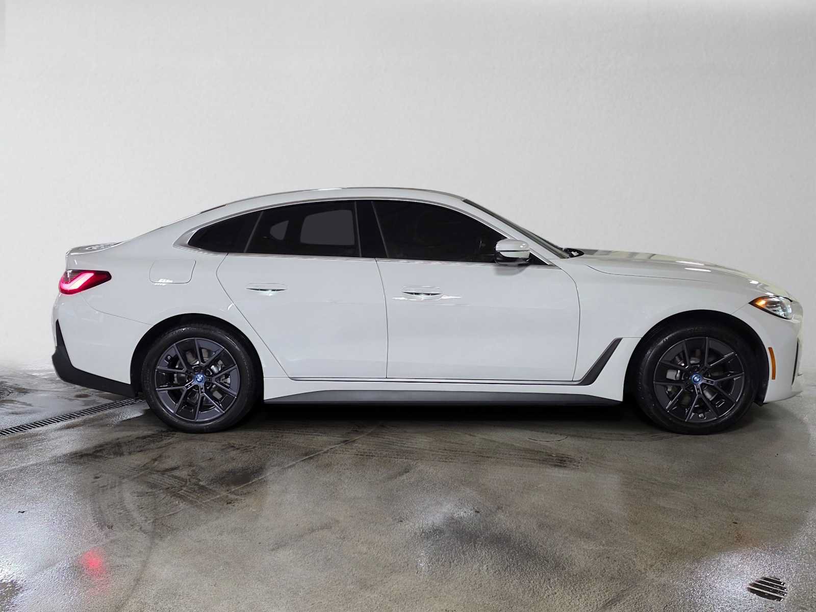 Used 2023 BMW i4 eDrive35 w/ Premium Package RWD image 2