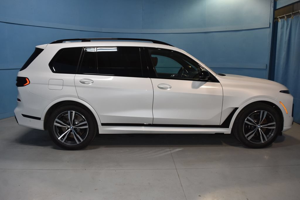 Used 2025 BMW X7 M60i AWD/4WD image 26
