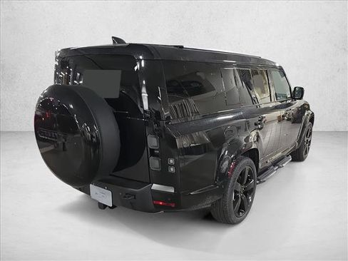 New 2026 Land Rover Defender 130 X-Dynamic SE image 5