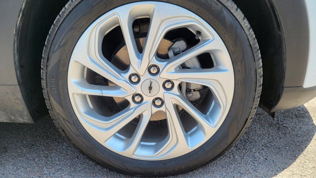 Used 2023 Chevrolet Bolt EUV LT FWD image 16