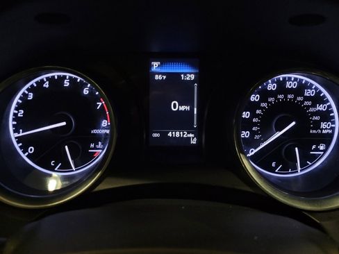 Used 2020 Toyota Camry SE image 23