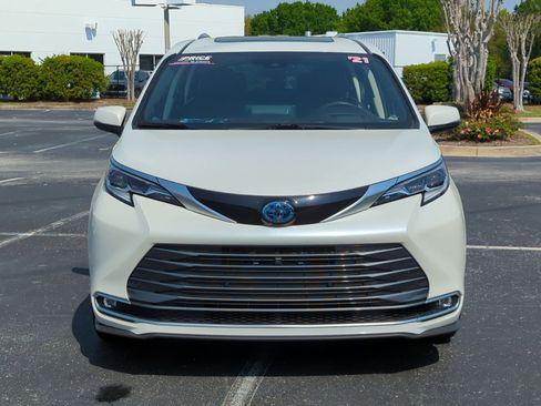 Used 2021 Toyota Sienna Platinum FWD image 6
