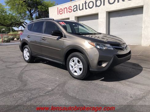 Used 2014 Toyota RAV4 LE FWD image 2