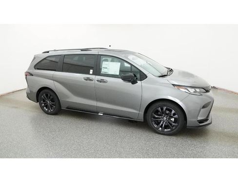 New 2026 Toyota Sienna XSE FWD image 12
