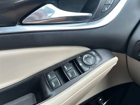 Used 2019 Buick Enclave Essence FWD image 29