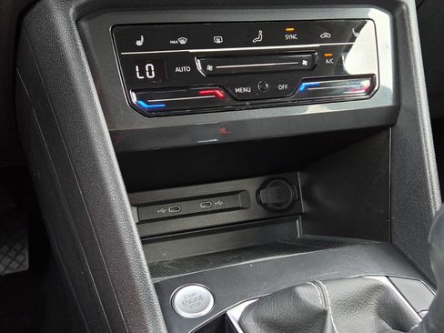 Certified 2023 Volkswagen Tiguan SE image 32