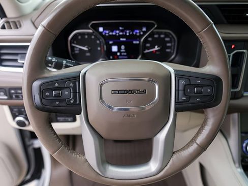 Used 2021 GMC Yukon XL Denali w/ Denali Premium Package image 15