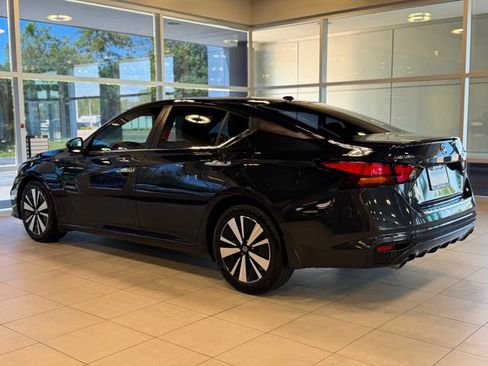 Used 2022 Nissan Altima 2.5 SV w/ SV Premium Package FWD image 14