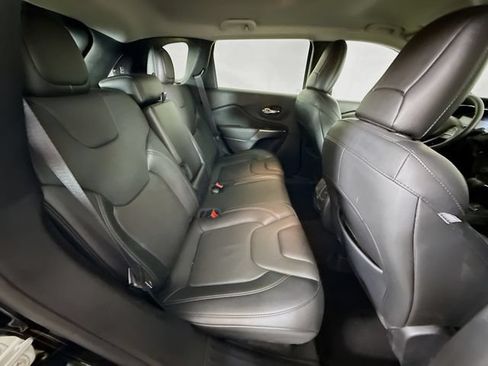 Used 2021 Jeep Cherokee Latitude Lux w/ Comfort/Convenience Group AWD/4WD image 24