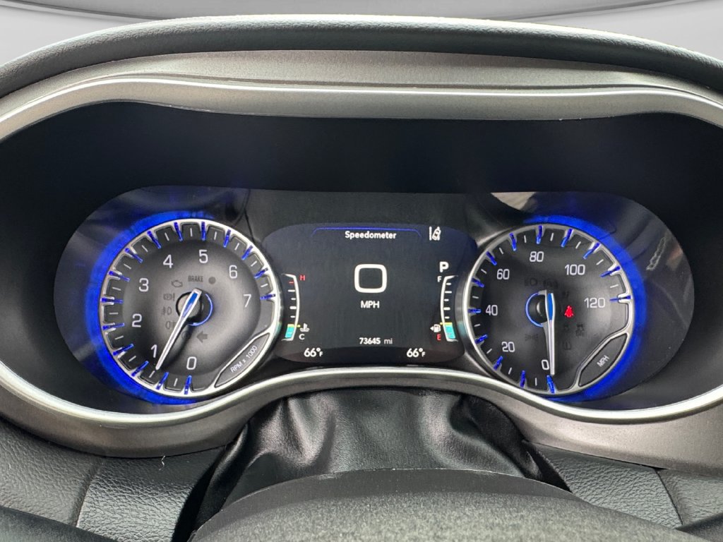 Used 2024 Chrysler Pacifica Touring-L FWD image 13