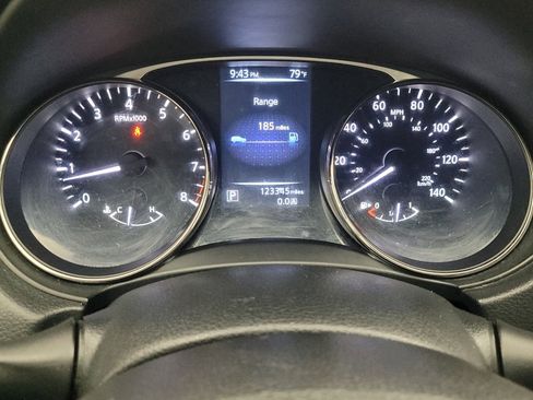 Used 2016 Nissan Rogue SV AWD/4WD image 23