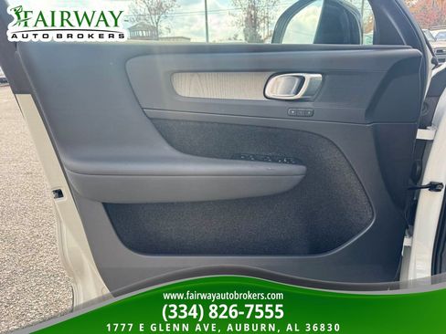 Used 2024 Volvo XC40 B5 Plus w/ Climate Package image 27